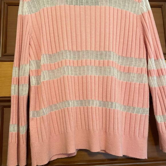 Light weight cardigan perfect for transitioning from late Spring to early Summer - Picture 3 of 5